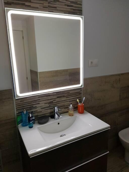 Beautiful Apartment In La Carihuela, Torremolinos Buitenkant foto