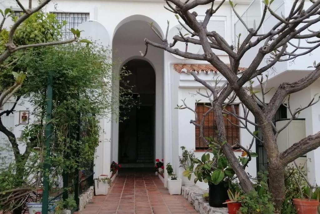 Beautiful Apartment In La Carihuela, Torremolinos Buitenkant foto