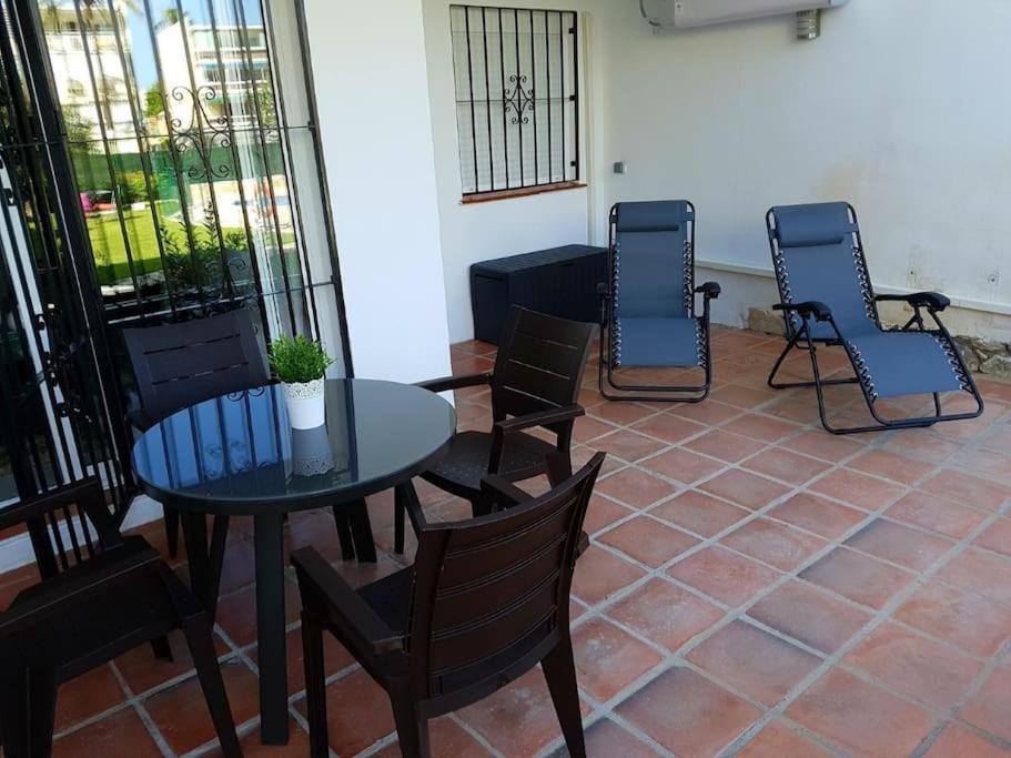 Beautiful Apartment In La Carihuela, Torremolinos Buitenkant foto