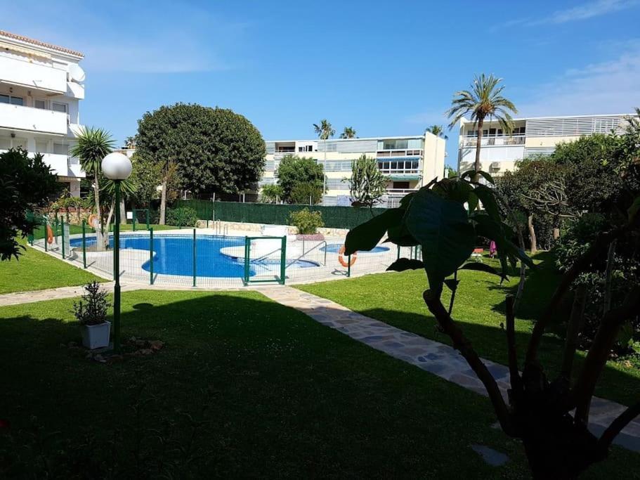 Beautiful Apartment In La Carihuela, Torremolinos Buitenkant foto