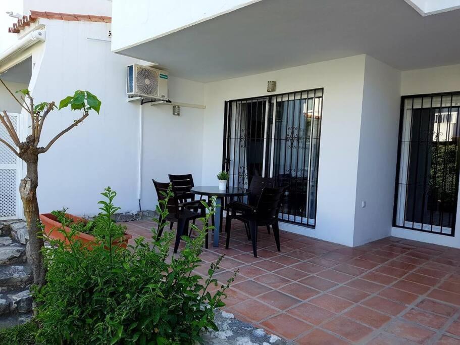 Beautiful Apartment In La Carihuela, Torremolinos Buitenkant foto